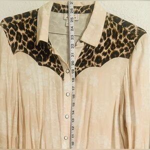 ARIAT Leopard & Floral snap down Shirt